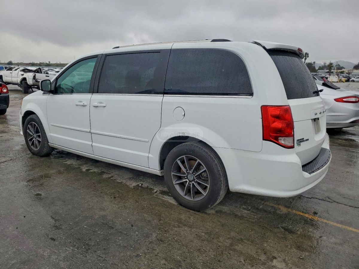 Dodge Caravan 2017 — photo 2
