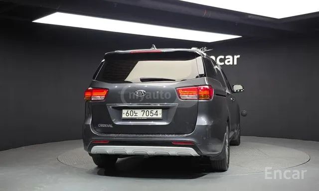 Kia Carnival 2016 — photo 2
