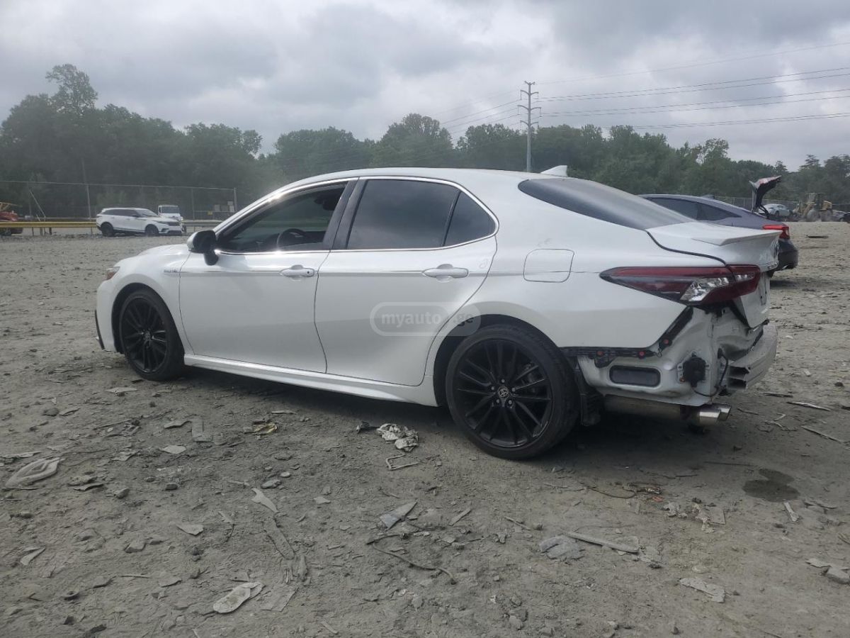Toyota Camry 2021 — photo 2