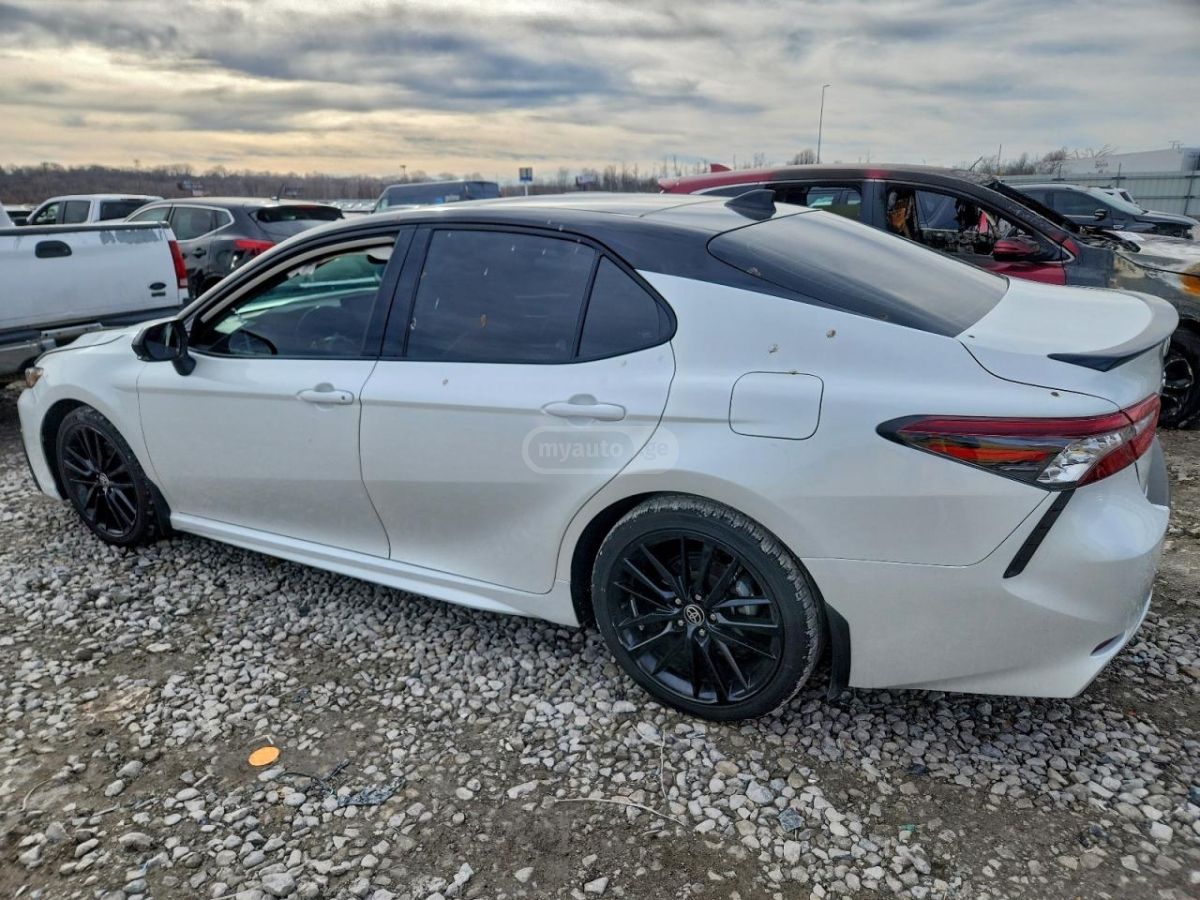 Toyota Camry 2021 — photo 2