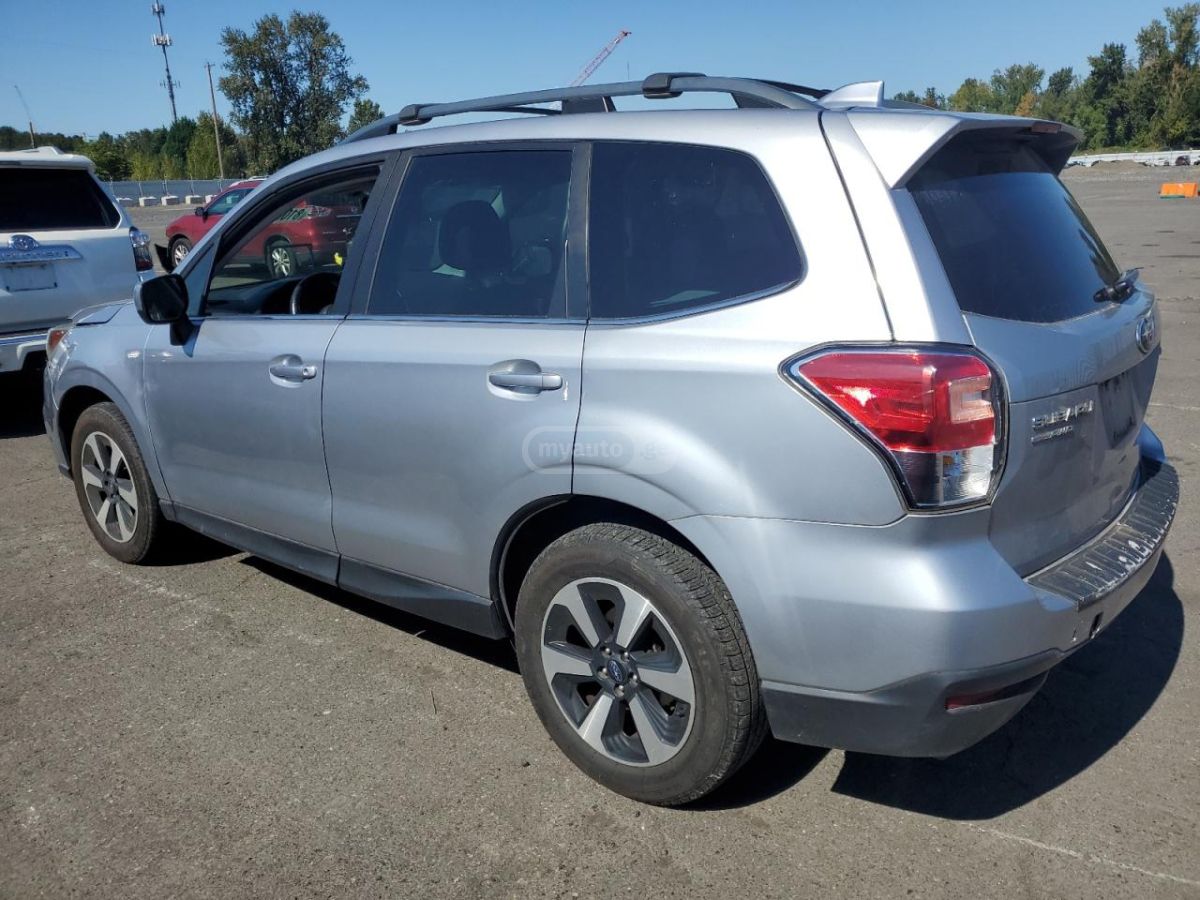 Subaru Forester 2018 — photo 2