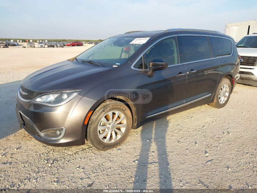 Chrysler Pacifica 2018 — photo 2