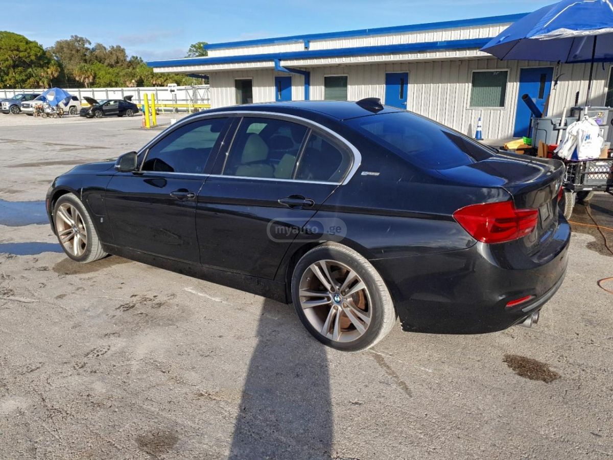 BMW 330 2018 — photo 2