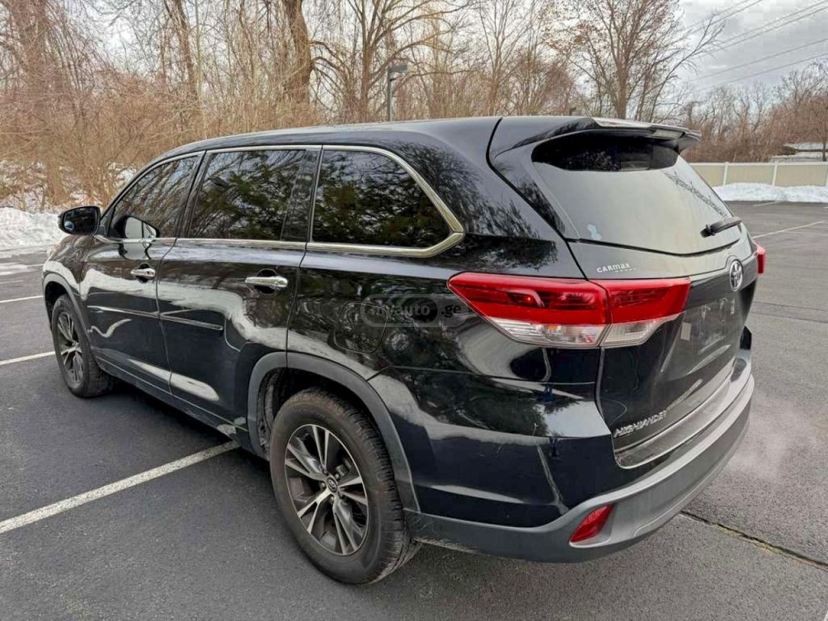Toyota Highlander 2017 — photo 2