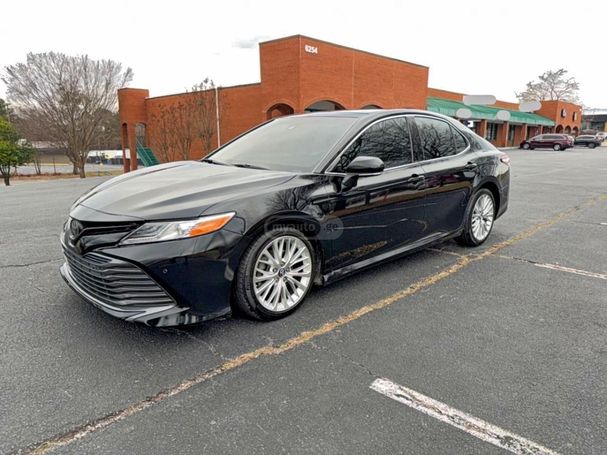 Toyota Camry 2018 — photo 2