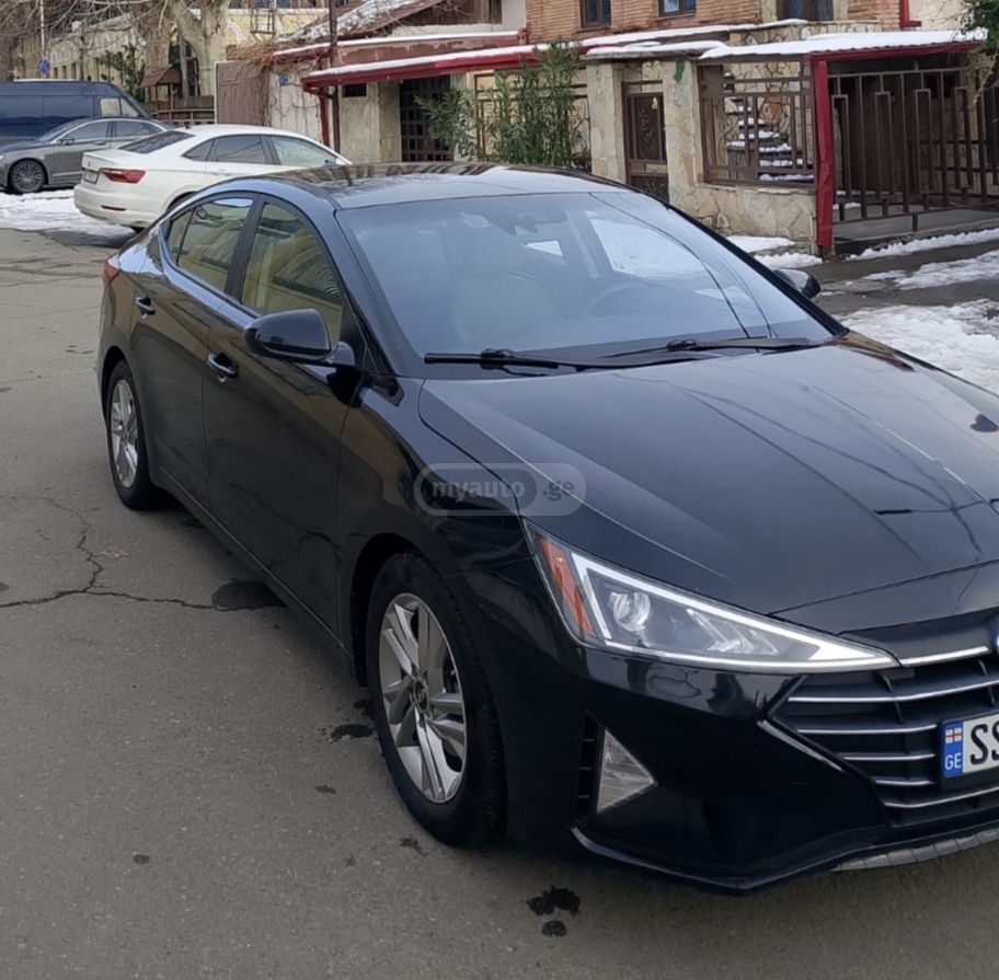 Hyundai Elantra 2019 — photo 2