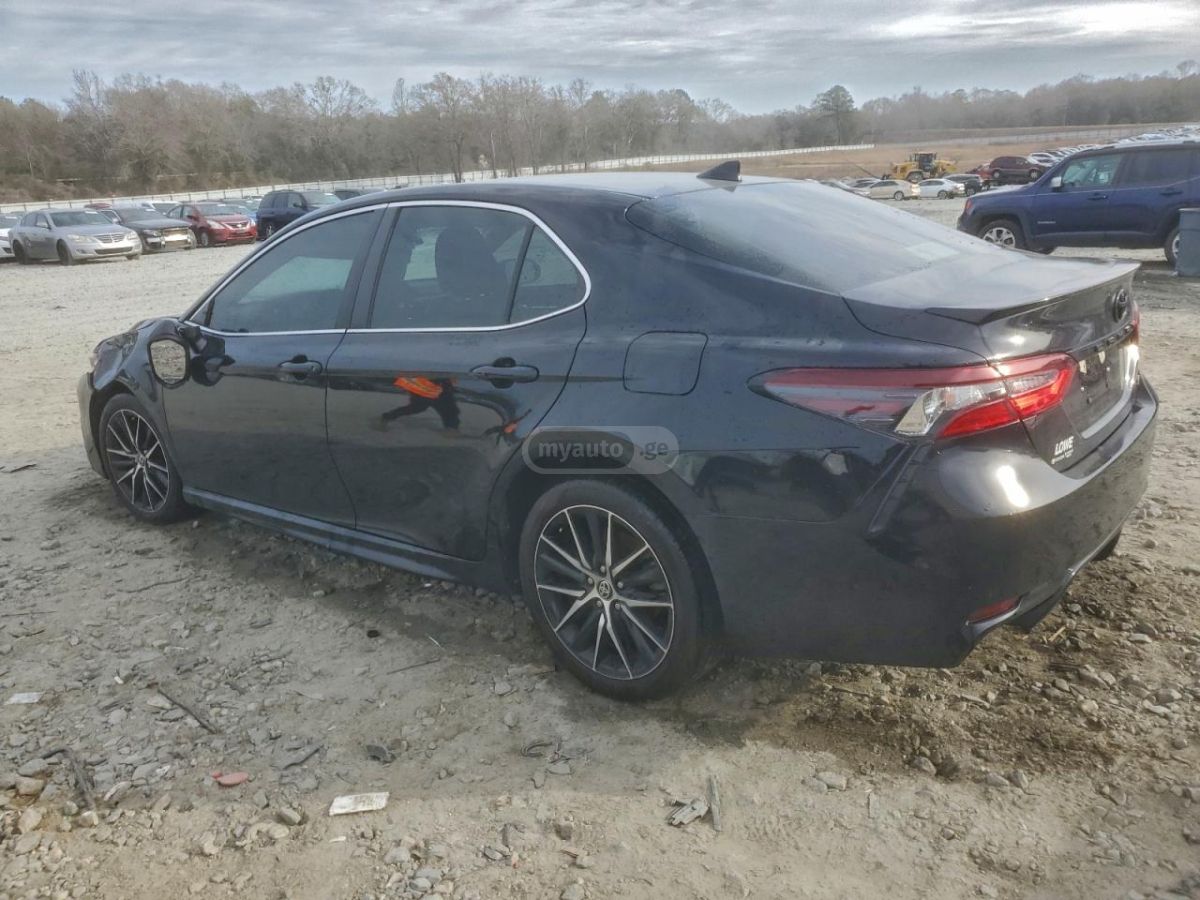 Toyota Camry 2024 — photo 2