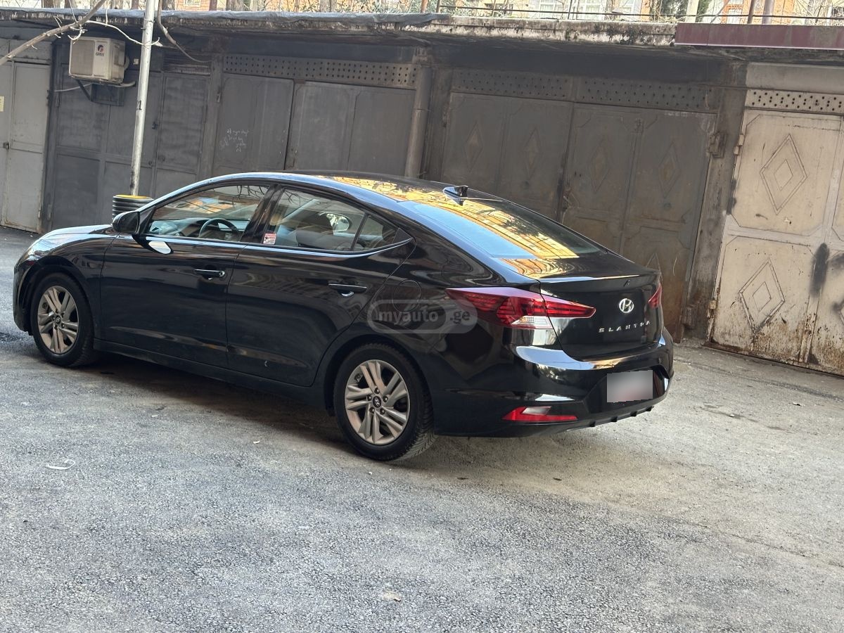 Hyundai Elantra 2019 — photo 2