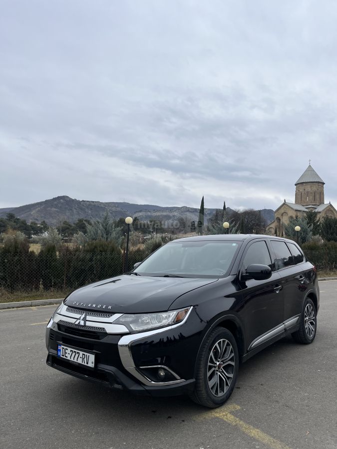 Mitsubishi Outlander 2018 — photo 2