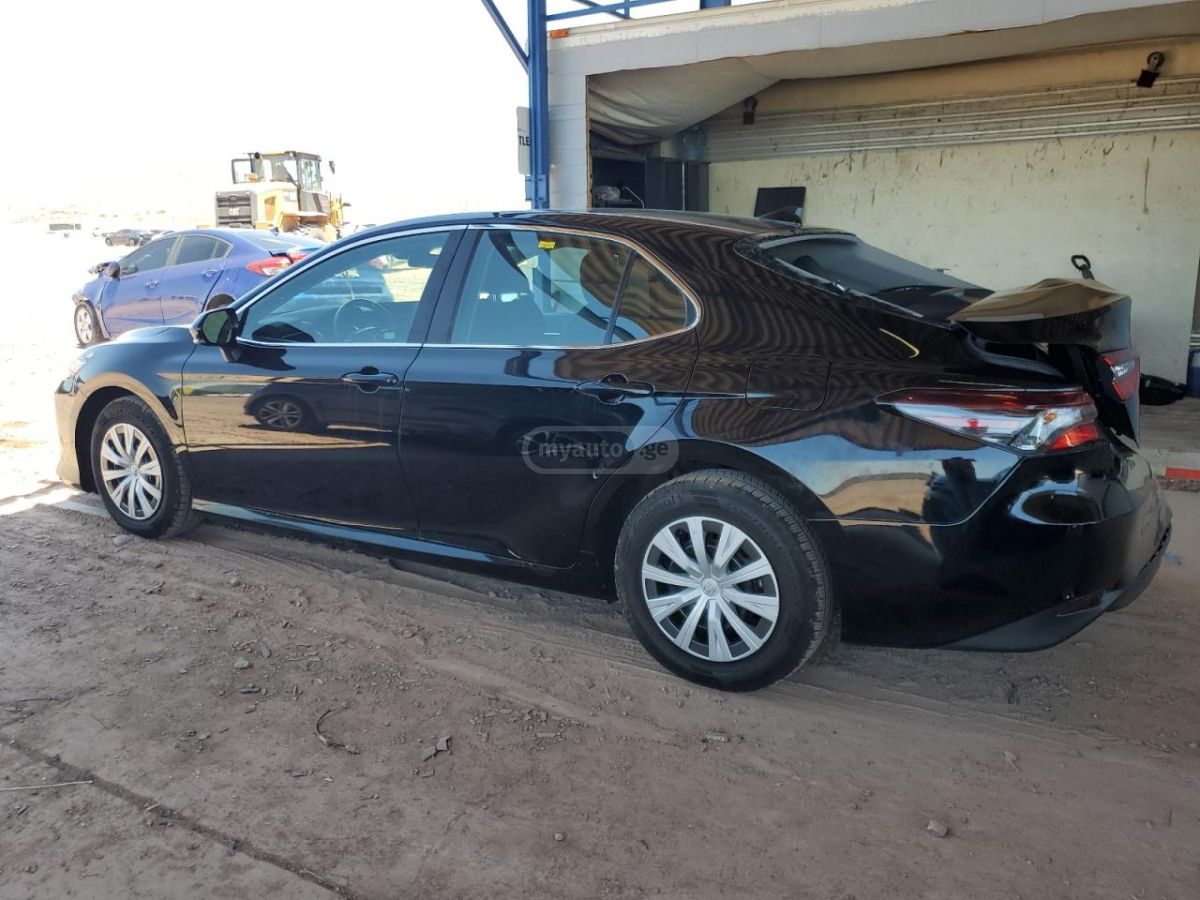 Toyota Camry 2022 — photo 2