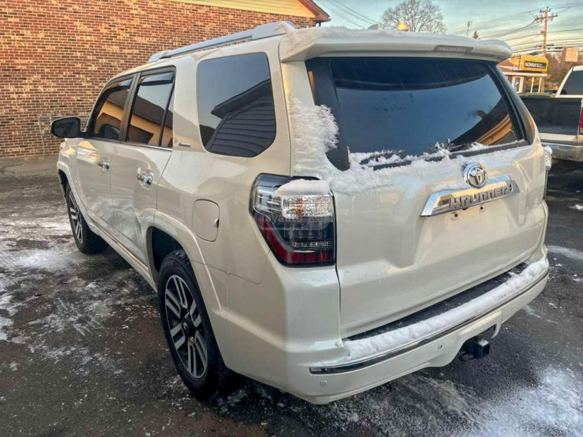 Toyota 4Runner 2022 — photo 2