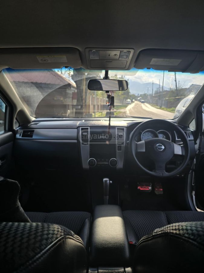 Nissan Tiida 2009 — photo 2
