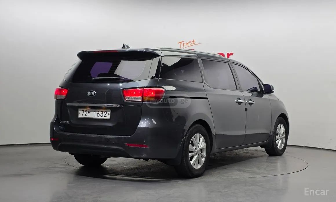 Kia Carnival 2016 — photo 2