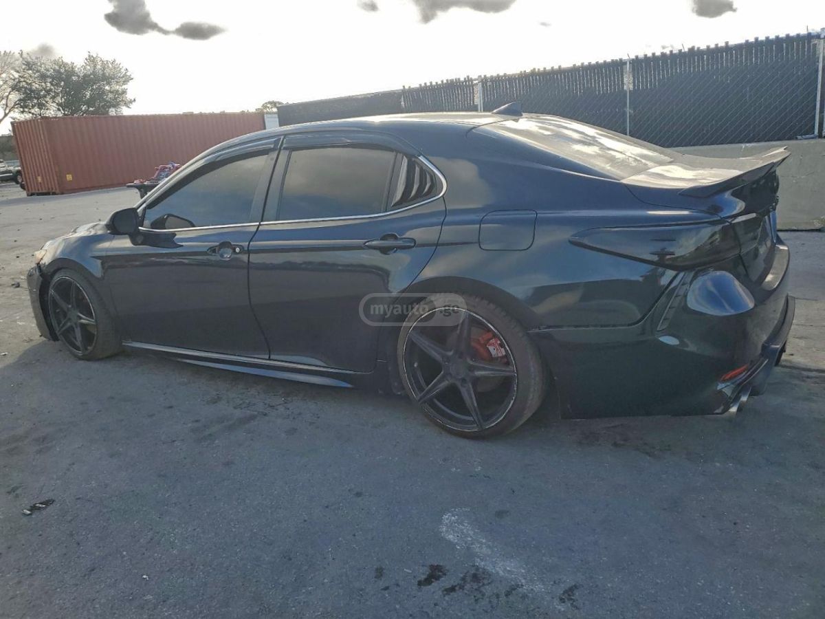 Toyota Camry 2019 — photo 2
