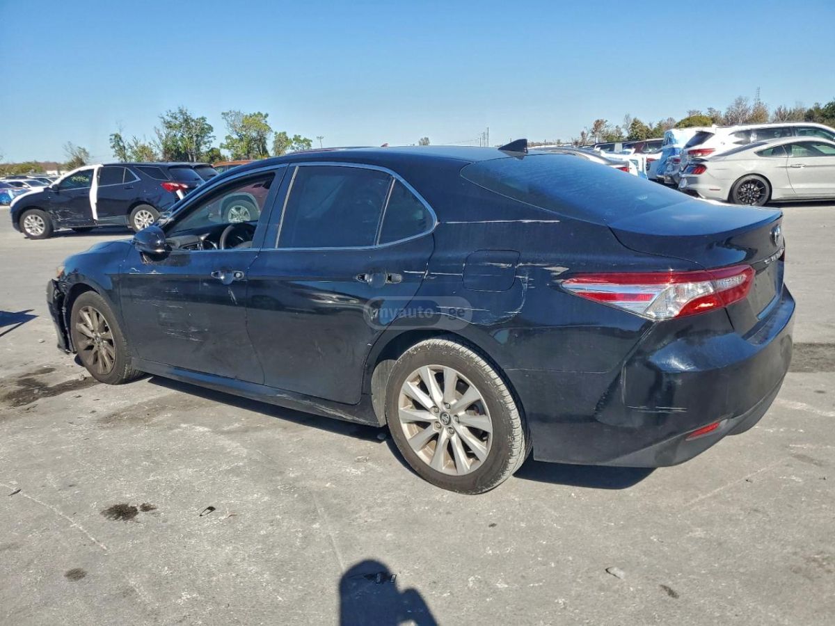 Toyota Camry 2020 — photo 2