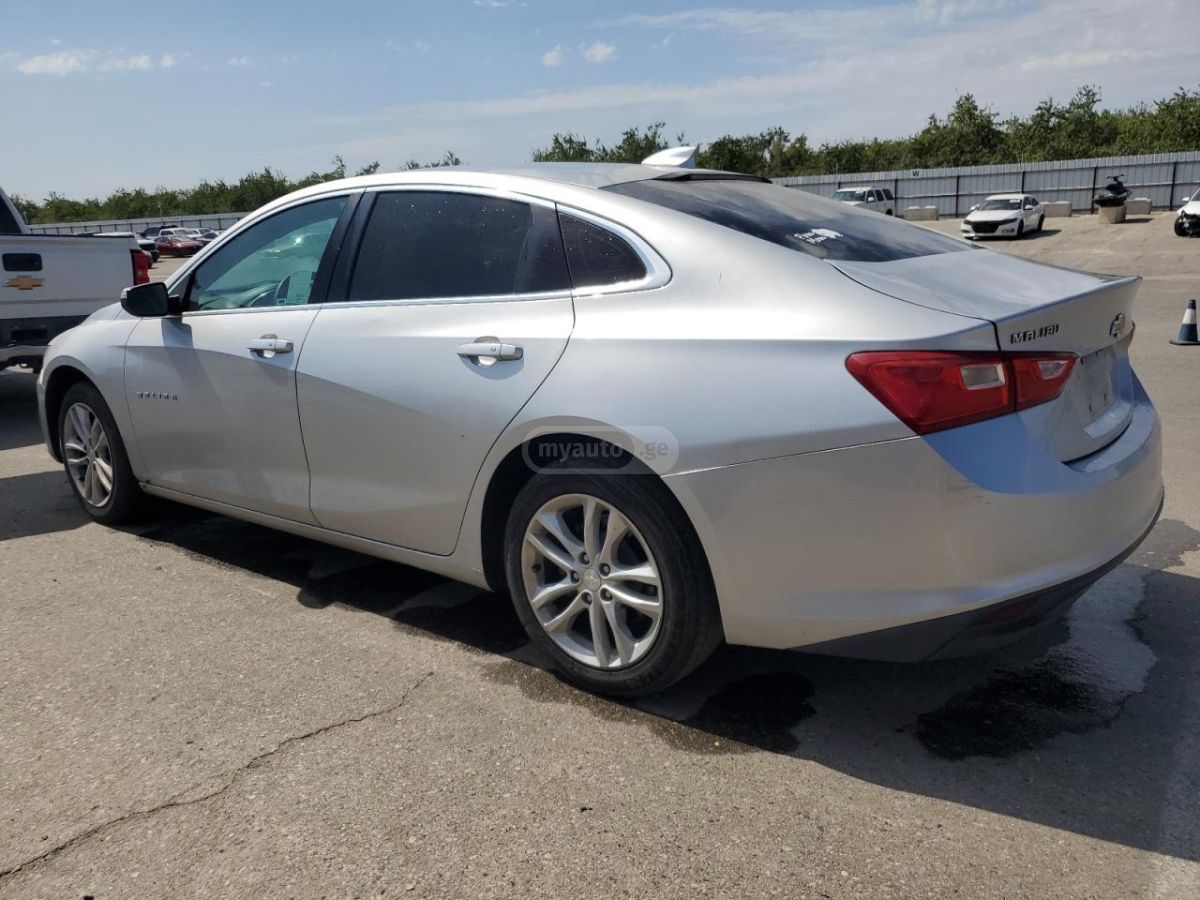 Chevrolet Malibu 2017 — photo 2