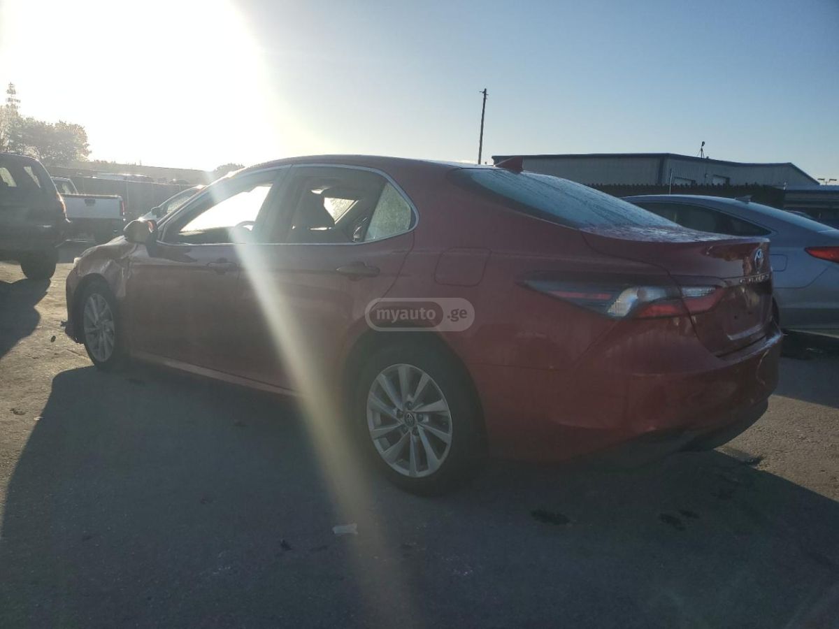 Toyota Camry 2023 — photo 2