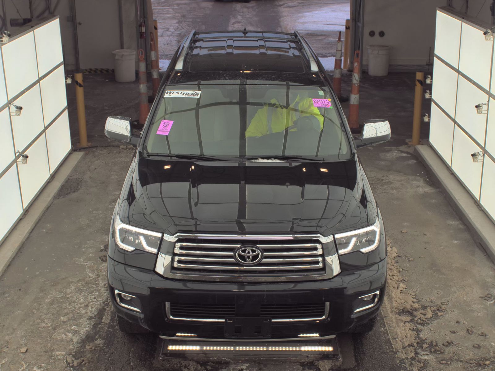 Toyota Sequoia 2018 — photo 2