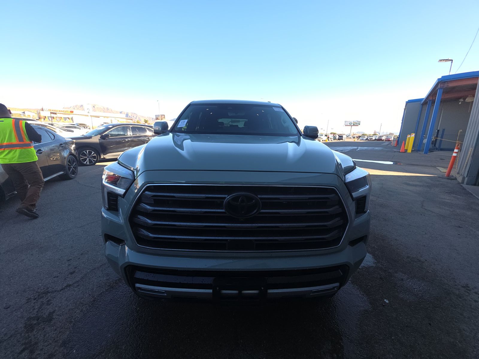 Toyota Sequoia 2024 — photo 2