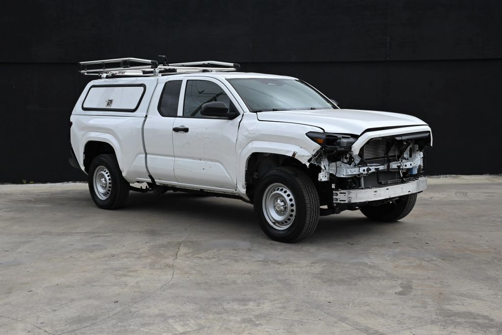 Toyota Tacoma 2024 — photo 2