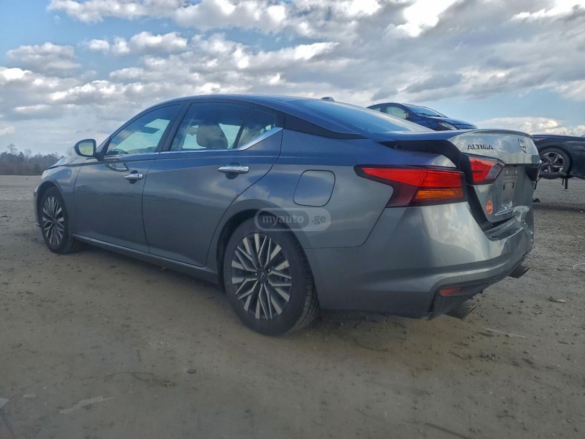 Nissan Altima 2023 — photo 2