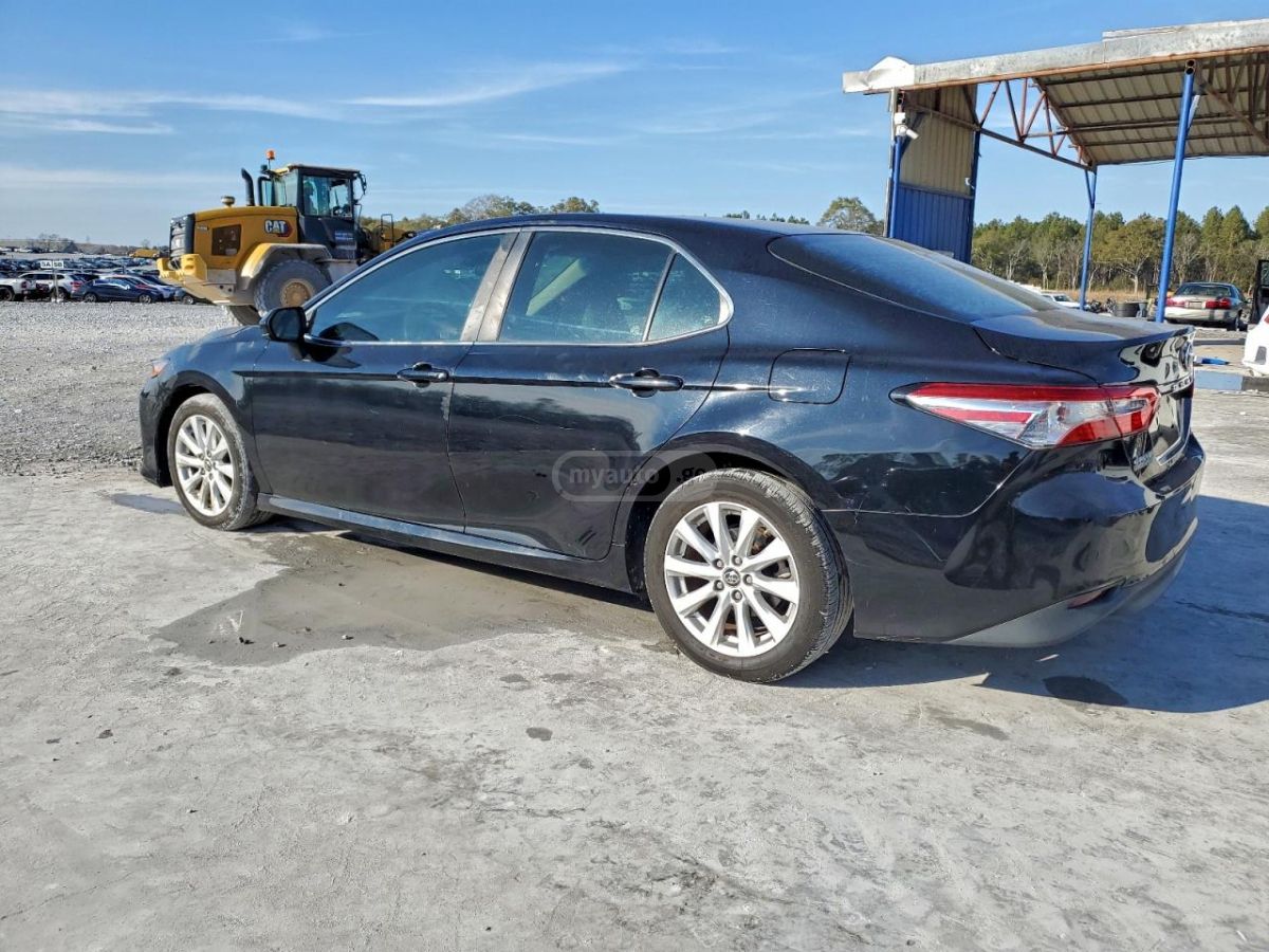 Toyota Camry 2018 — photo 2