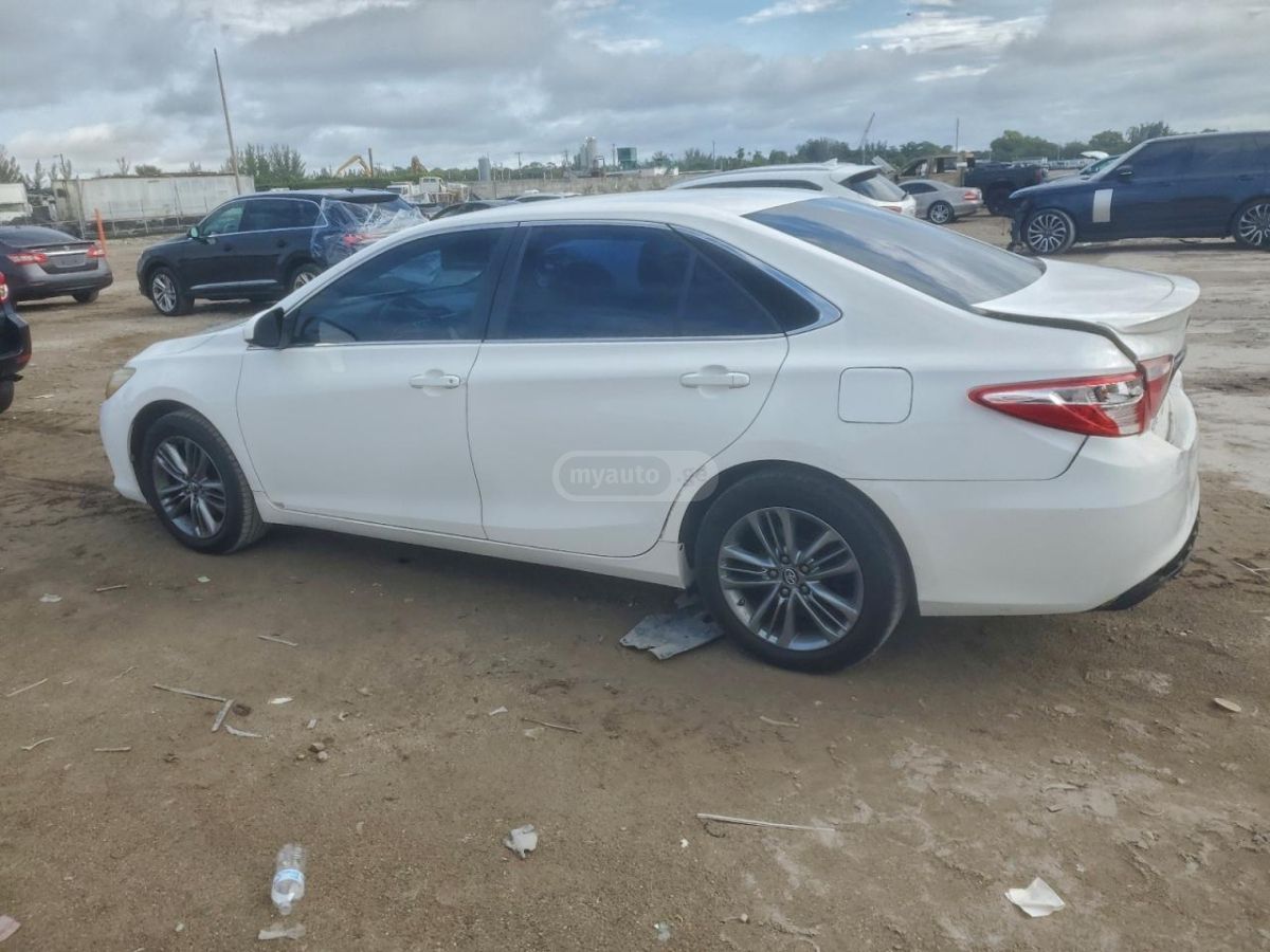 Toyota Camry 2017 — photo 2