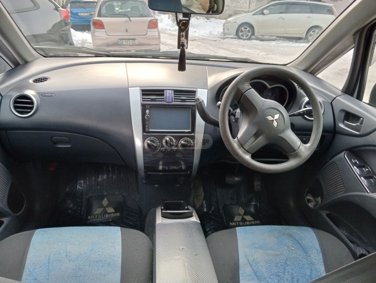 Mitsubishi Colt 2003 — photo 2