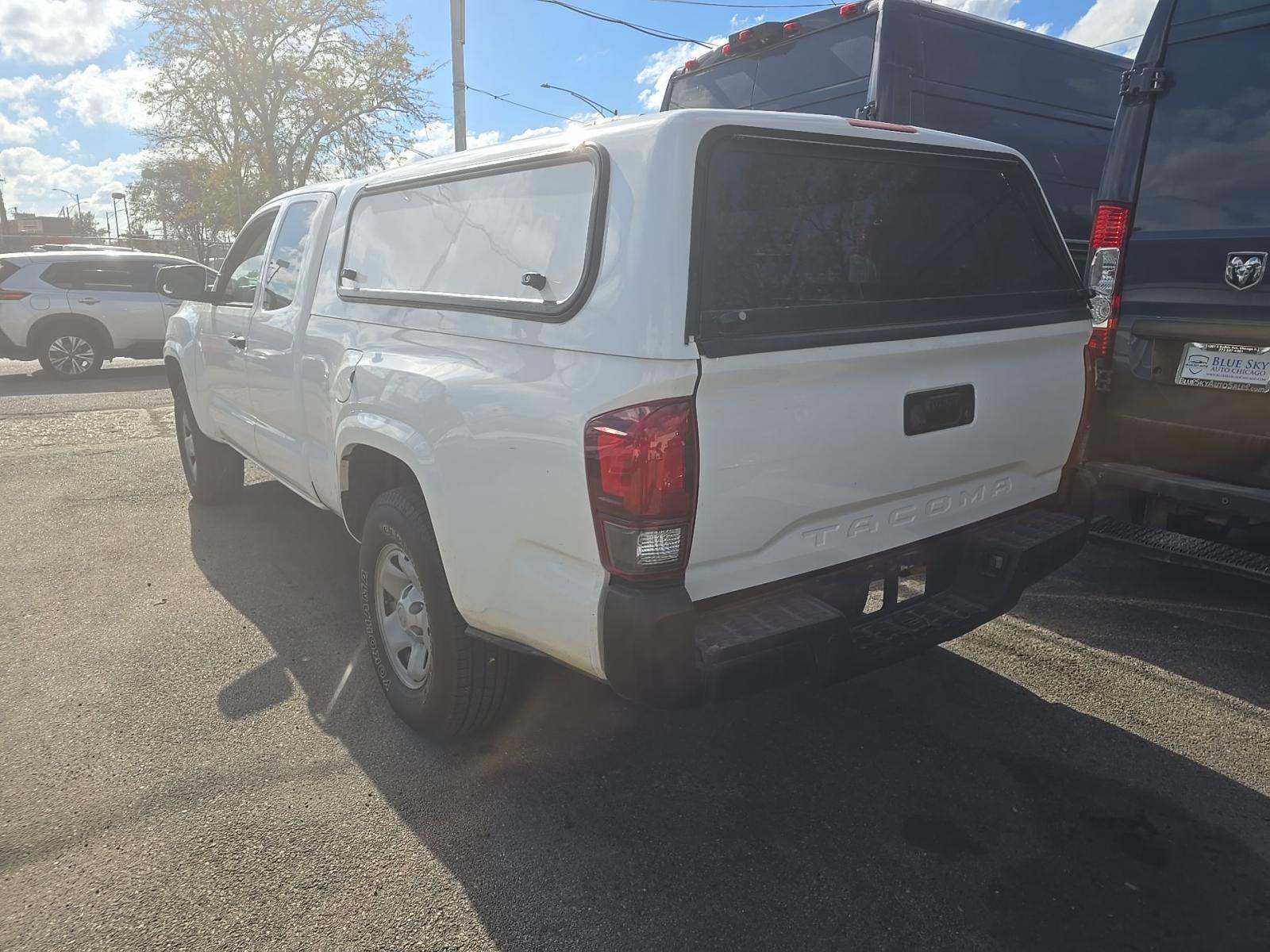 Toyota Tacoma 2023 — photo 2