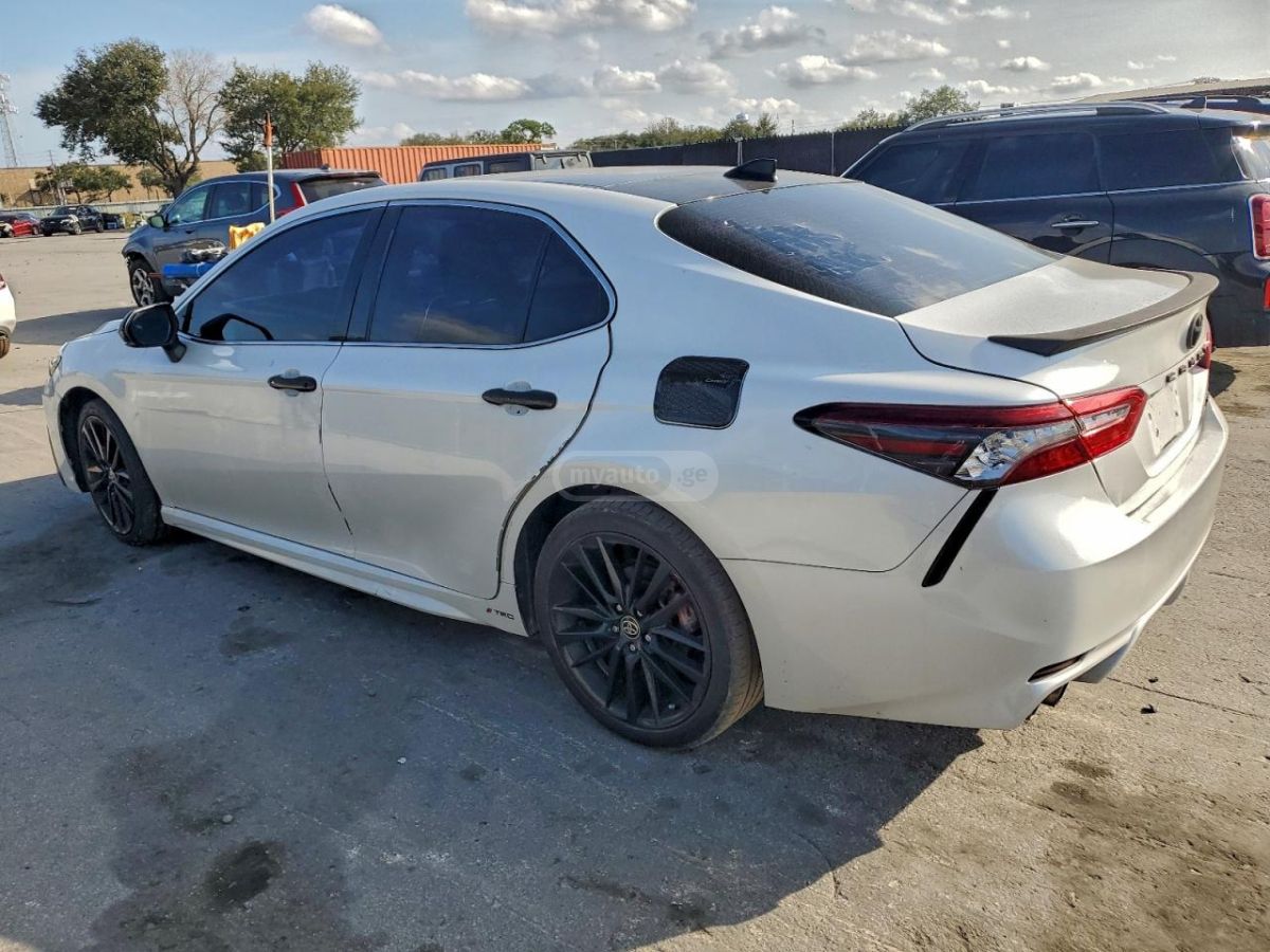Toyota Camry 2021 — photo 2