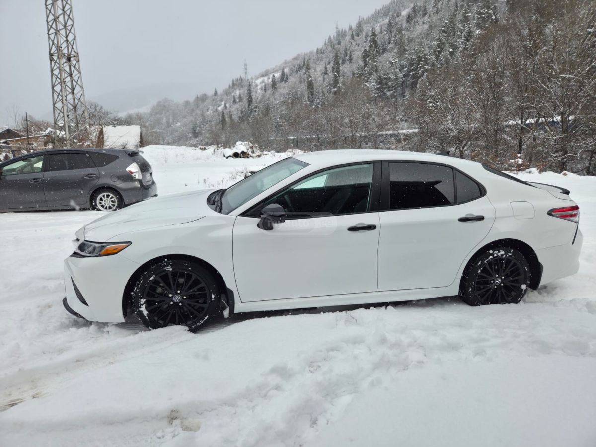 Toyota Camry 2020 — photo 2