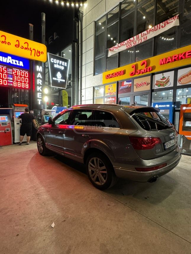 Audi Q7 2012 — photo 2