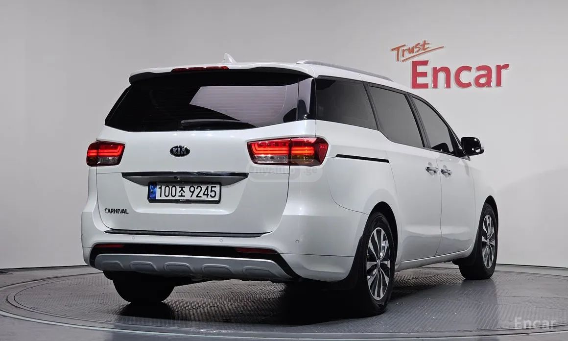 Kia Carnival 2016 — photo 2
