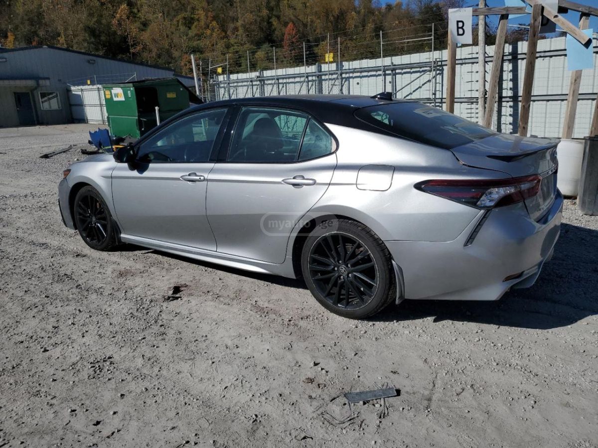 Toyota Camry 2021 — photo 2
