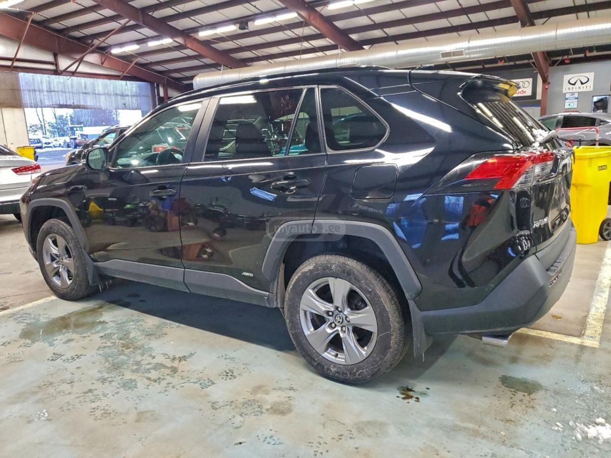 Toyota RAV4 2022 — photo 2
