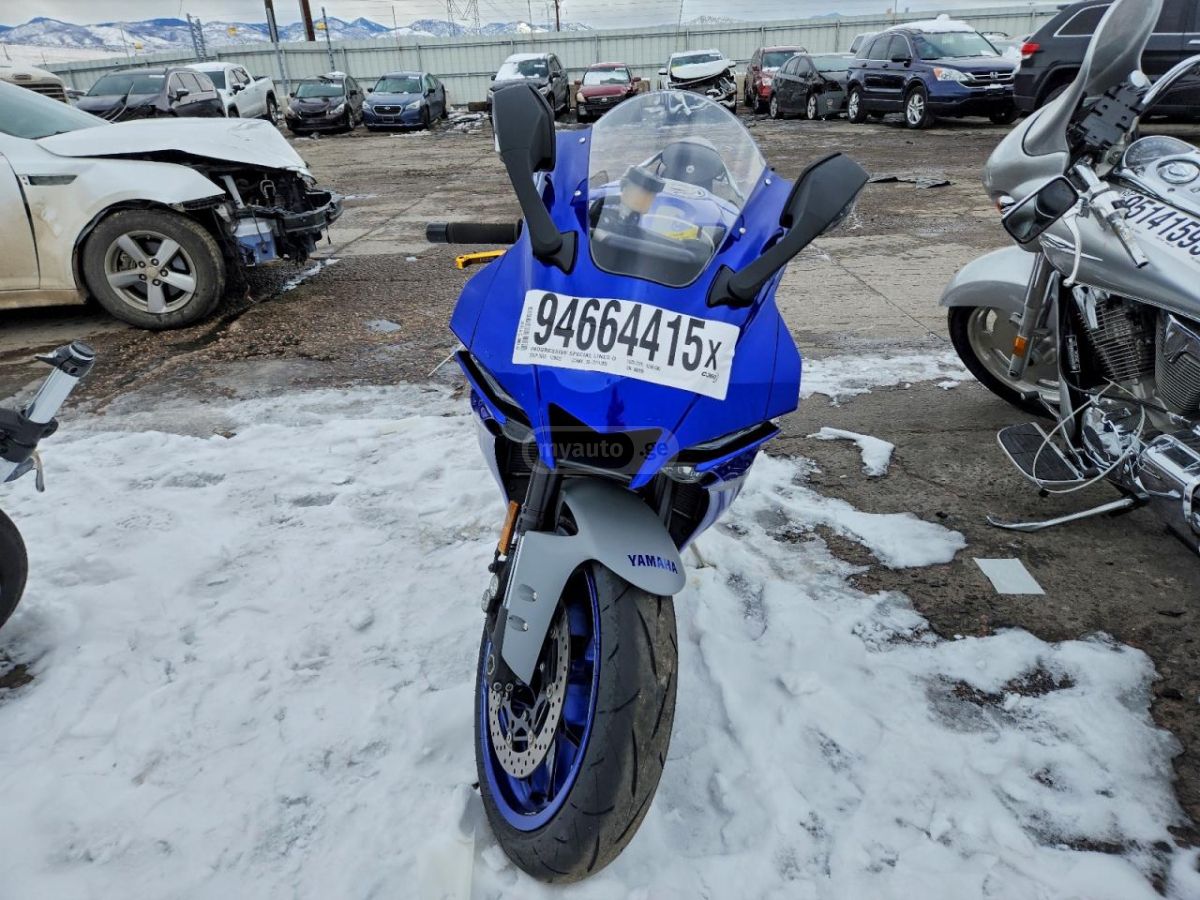 Yamaha YZF-R 1 2020 — photo 2