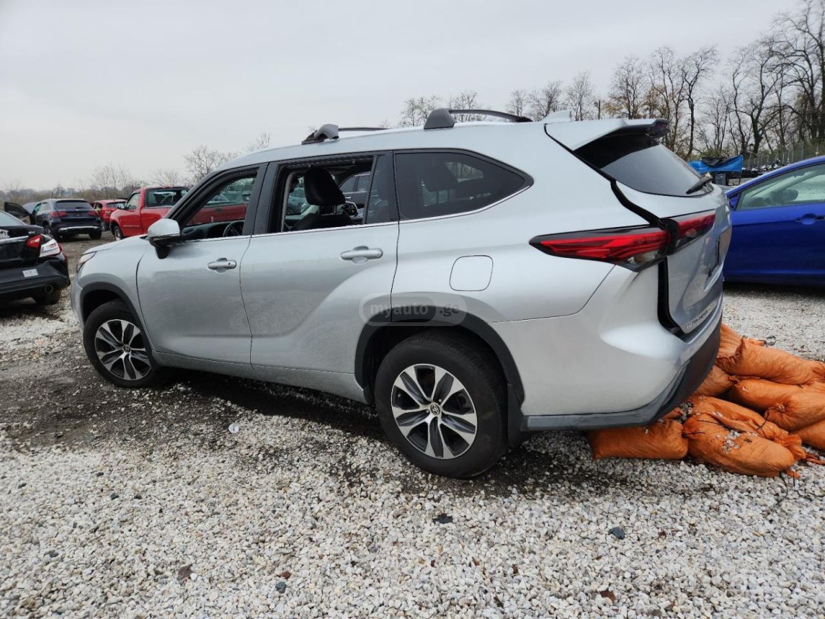 Toyota Highlander 2021 — photo 2