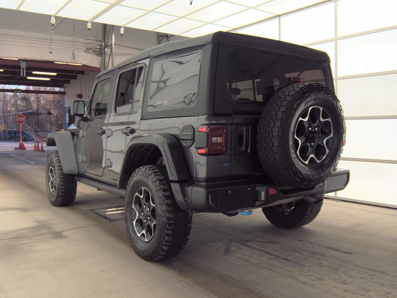 Jeep Wrangler 2023 — photo 2