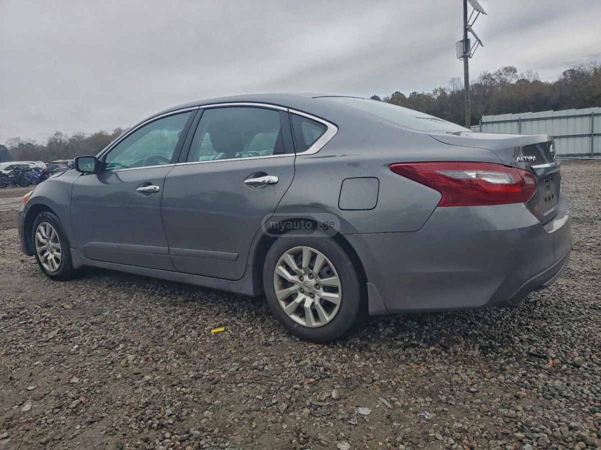 Nissan Altima 2018 — photo 2