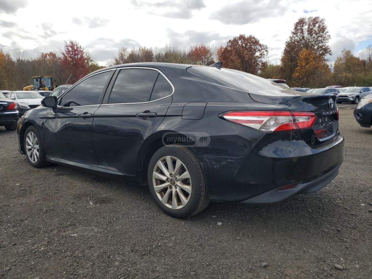 Toyota Camry 2019 — photo 2