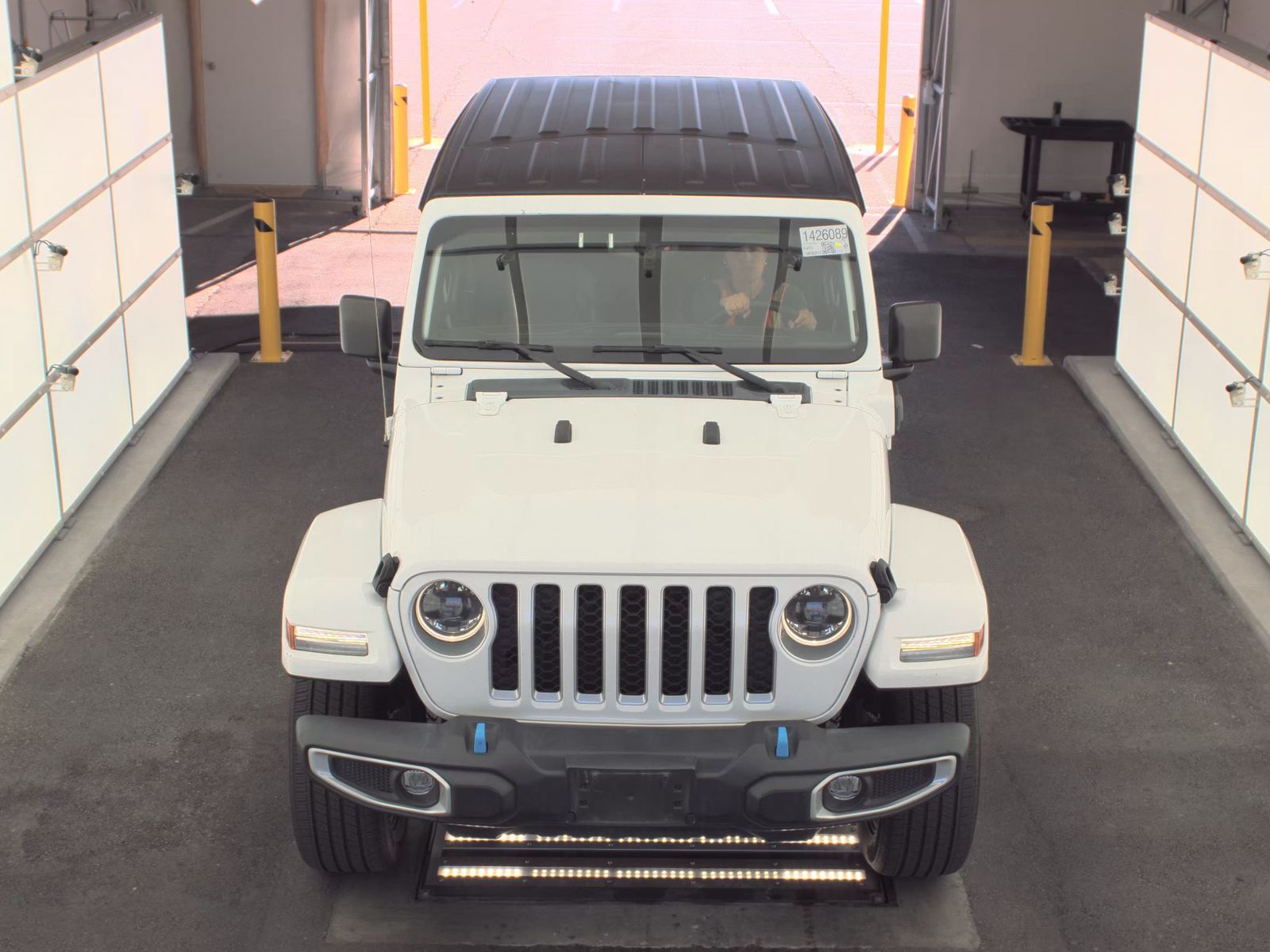 Jeep Wrangler 2023 — photo 2