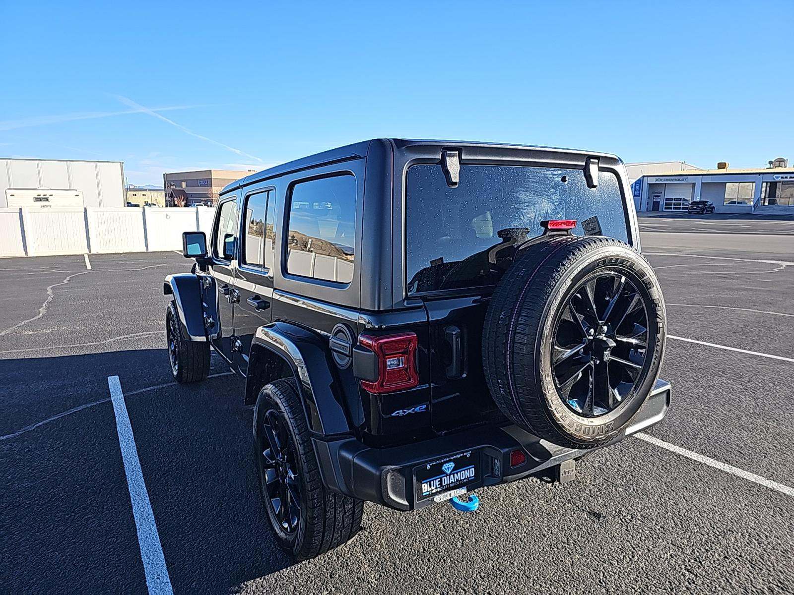 Jeep Wrangler 2023 — photo 2