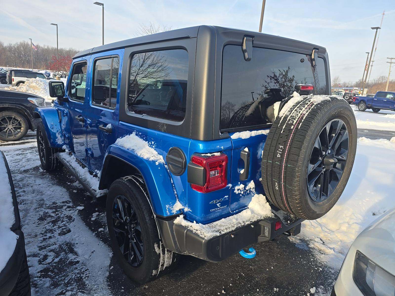 Jeep Wrangler 2023 — photo 2