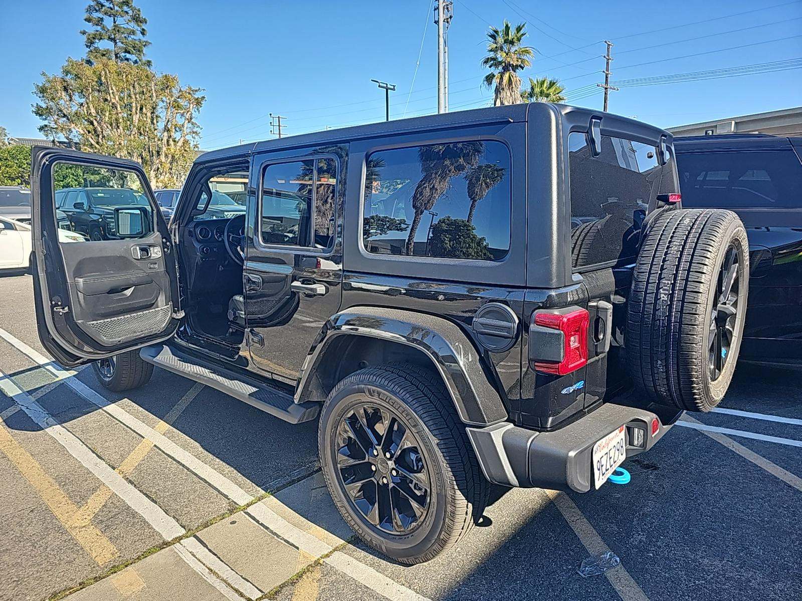 Jeep Wrangler 2023 — photo 2