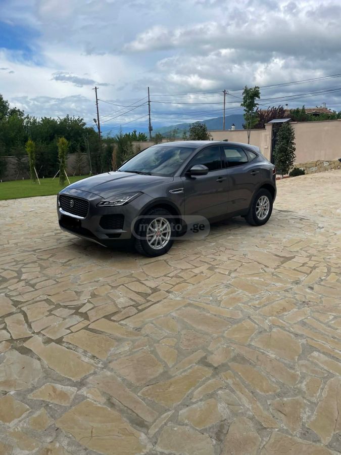 Jaguar E-Pace 2020 — photo 2