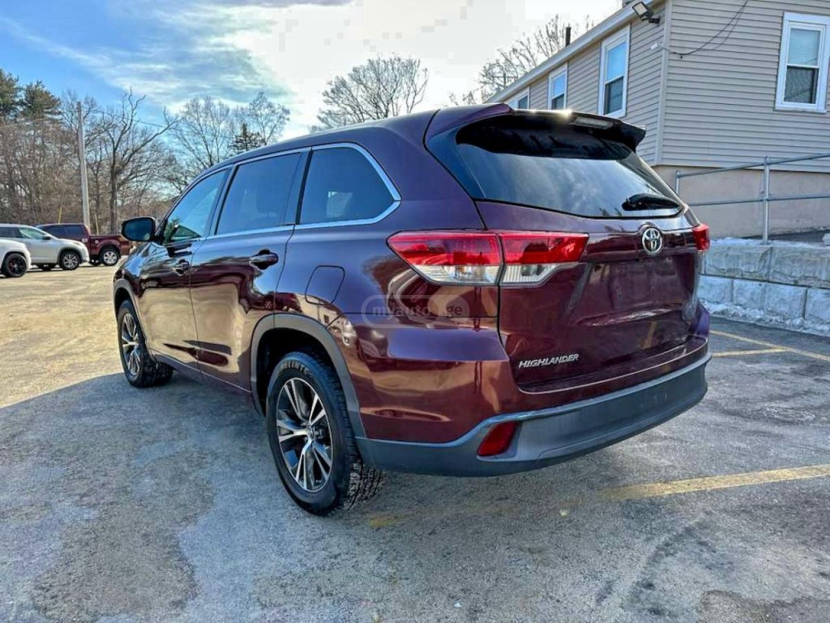 Toyota Highlander 2018 — photo 2
