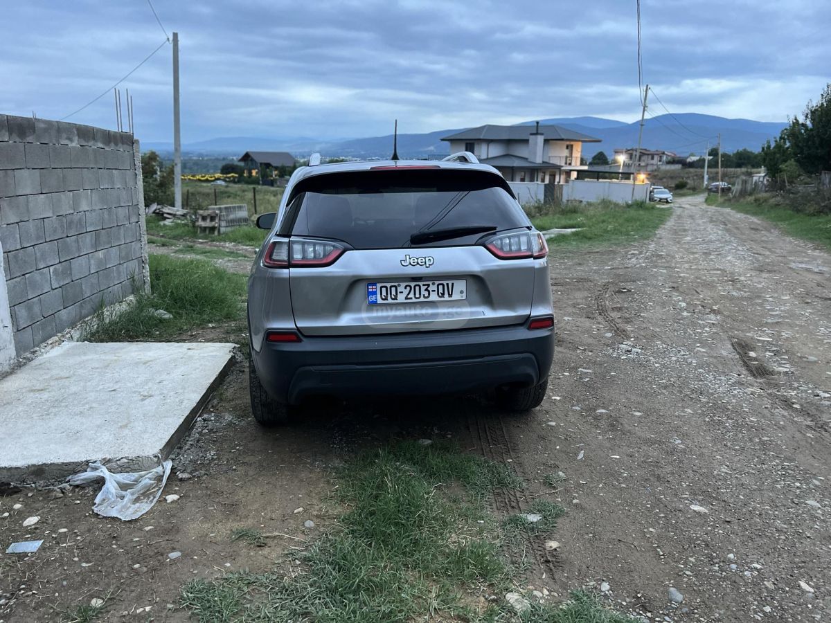 Jeep Cherokee 2018 — photo 2