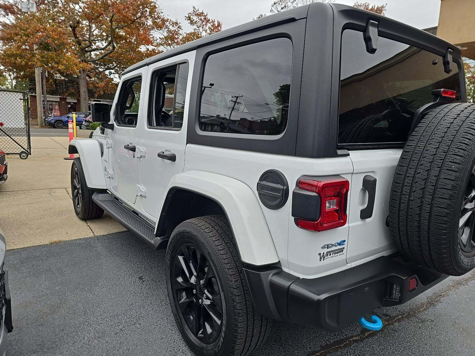 Jeep Wrangler 2023 — photo 2