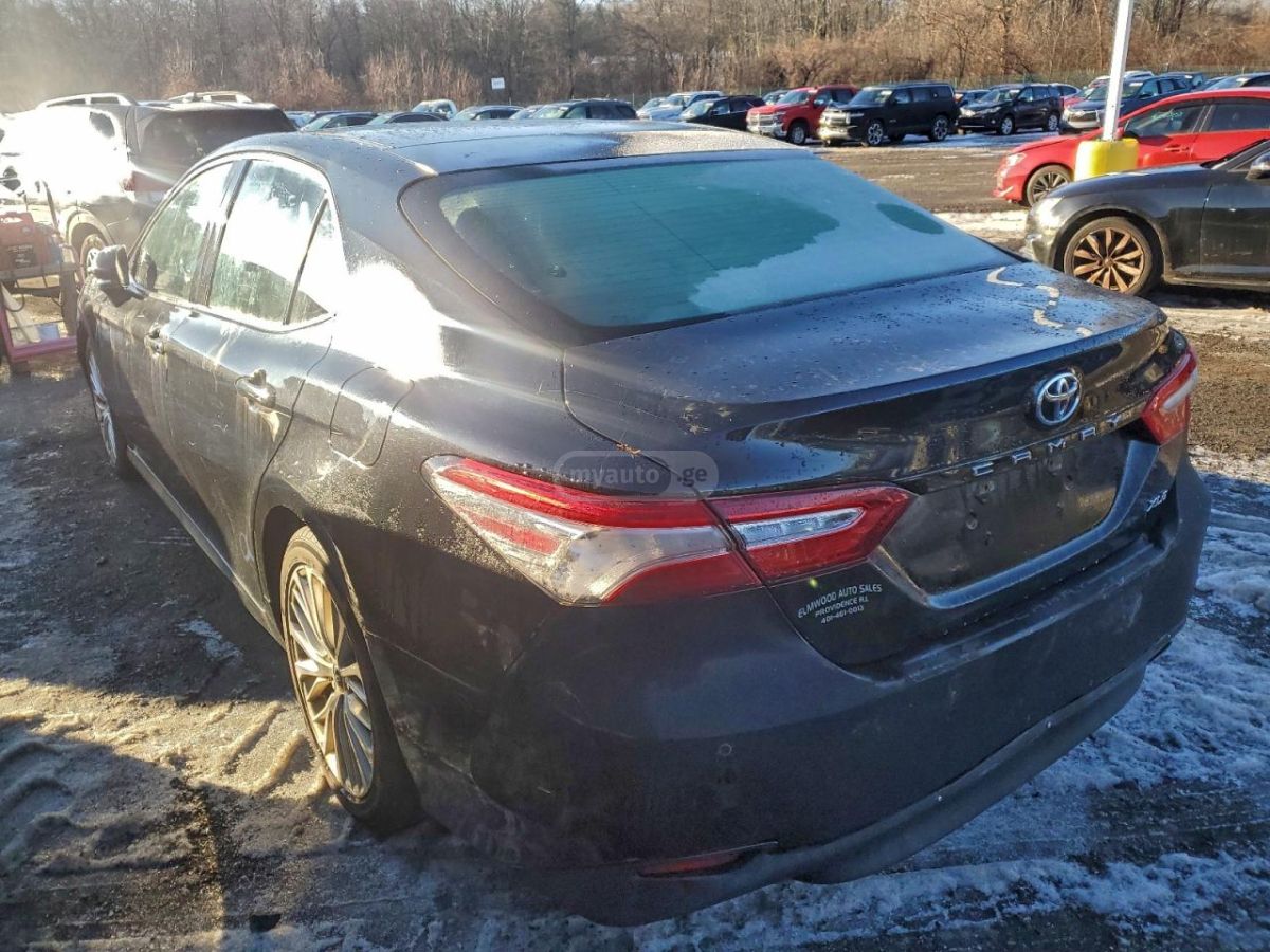 Toyota Camry 2018 — photo 2
