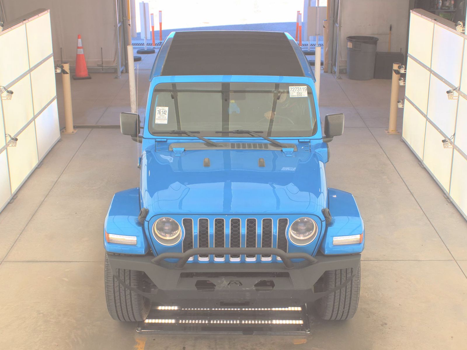 Jeep Wrangler 2023 — photo 2